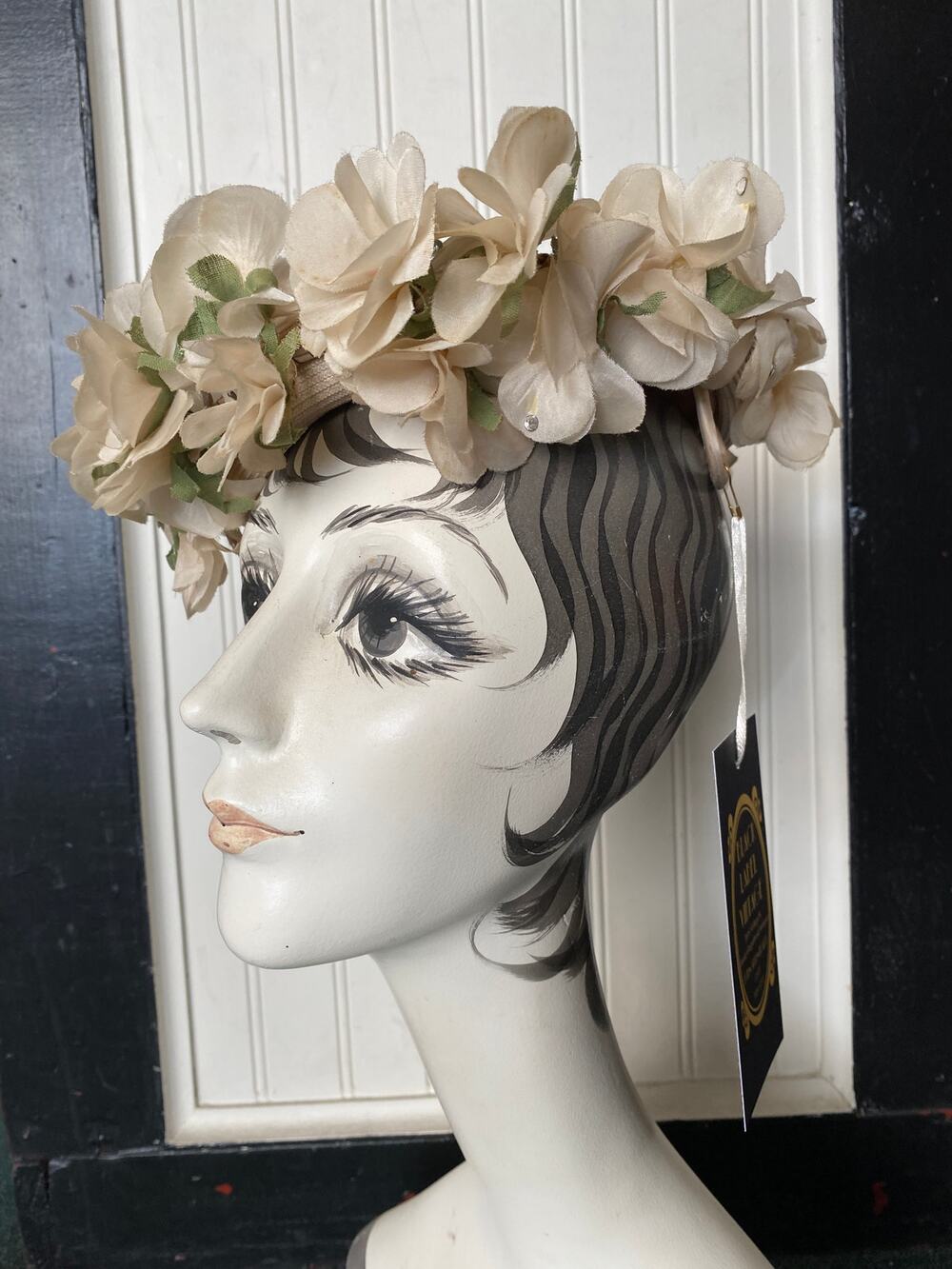 vintage 1950s cream floral hat, 50s fashion millinery, percher topper, wedding